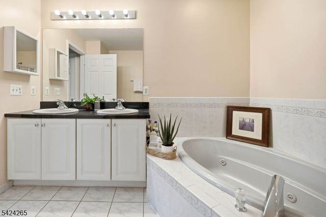 424 Hartford Dr, Nutley Twp., NJ 07110