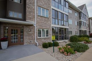 245 Oconomowoc PARKWAY, Oconomowoc, WI 53066