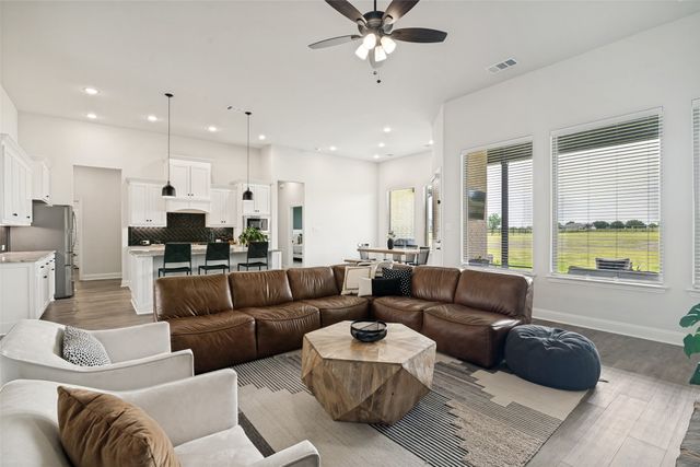 235 Heirloom Drive, Mclendon Chisholm, TX 75032