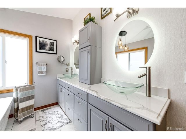 859 Shoshone St, Strasburg, CO 80136