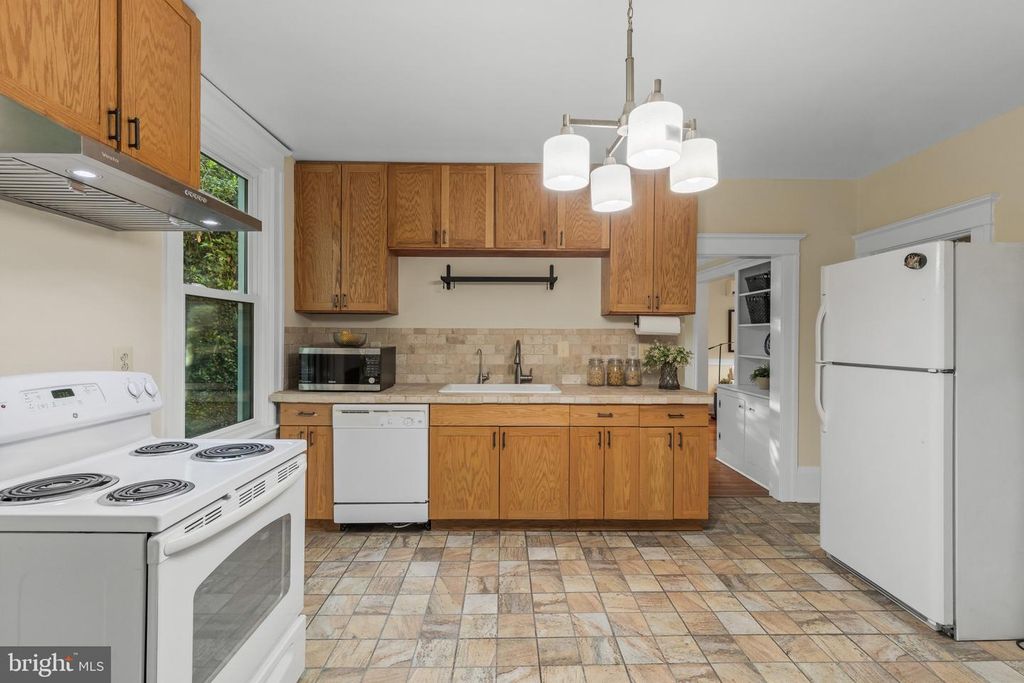 Image 17 of property listing at 5115 MAPLE PARK AVE, Baltimore, MD 21207