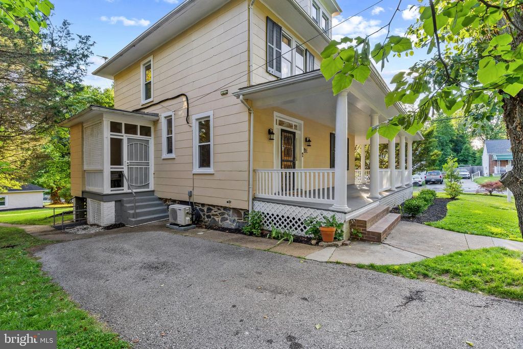 Image 9 of property listing at 5115 MAPLE PARK AVE, Baltimore, MD 21207