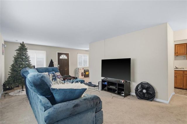 1525 Malibu PL, Newport News, VA 23608