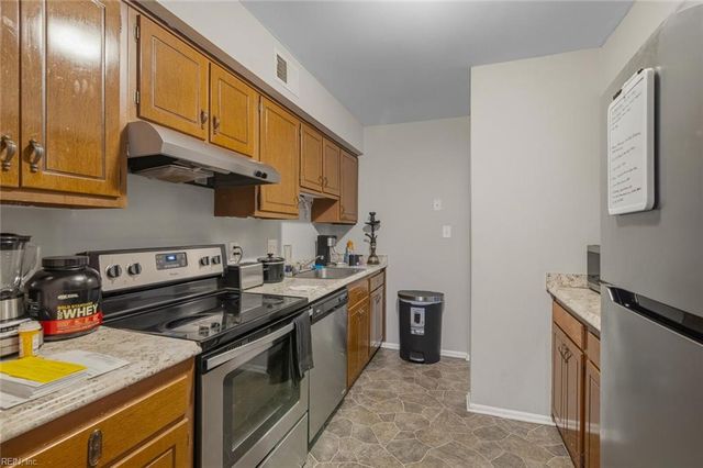 1525 Malibu PL, Newport News, VA 23608