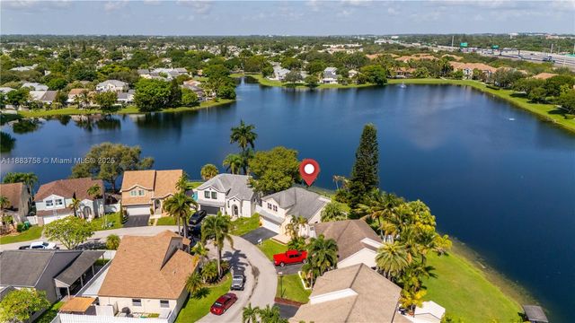 10931 SW 10th Pl, Davie, FL 33324