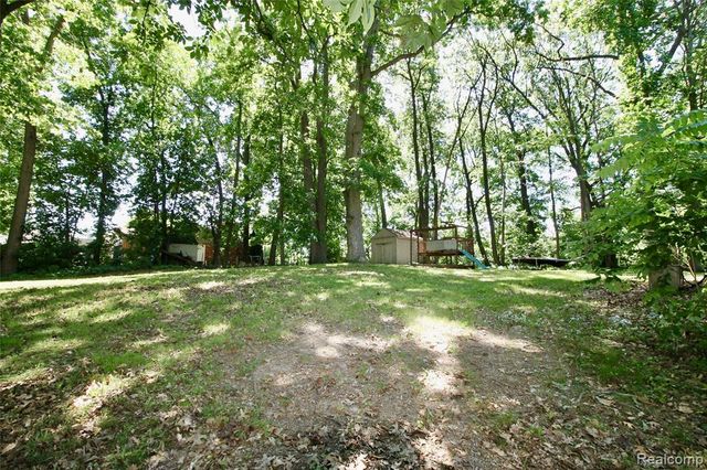3515 Lahring, Linden, MI 48451