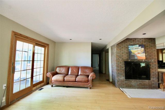 3515 Lahring, Linden, MI 48451