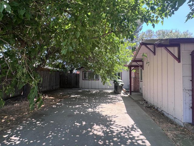 5734 La Field Dr, Fair Oaks, CA 95628