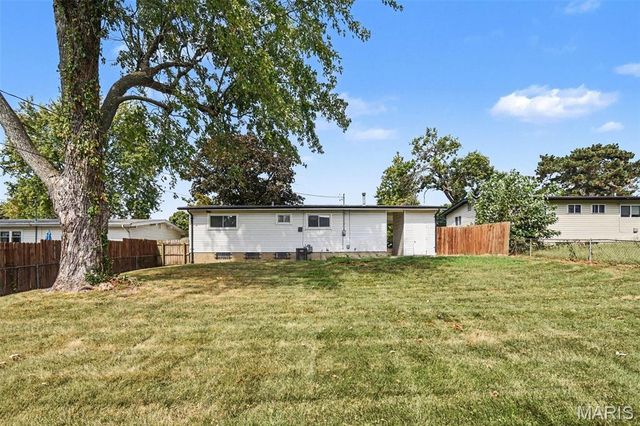 1260 Bobolink Drive, Florissant, MO 63031