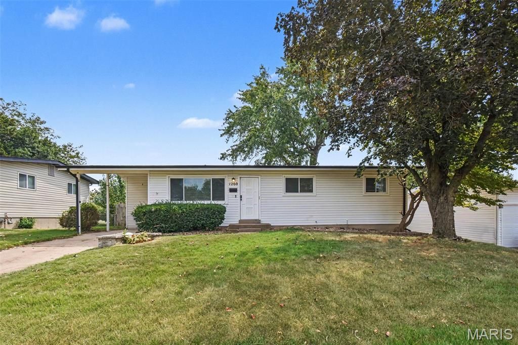 1260 Bobolink Drive, Florissant, MO 63031