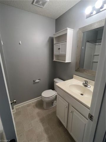 4701 Pennoak Lane, Greensboro, NC 27407