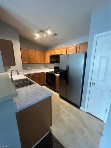 4701 Pennoak Lane, Greensboro, NC 27407