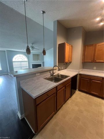 4701 Pennoak Lane, Greensboro, NC 27407