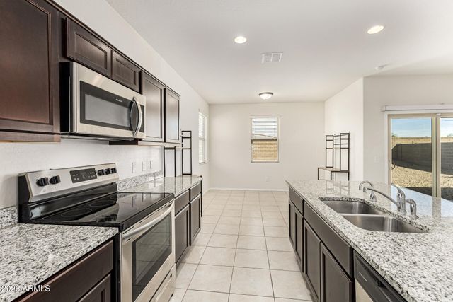 16665 N LUNA Drive, Maricopa, AZ 85138