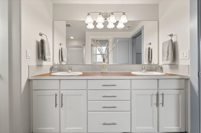 7028 S Woodhaven Dr, Spokane, WA 99224