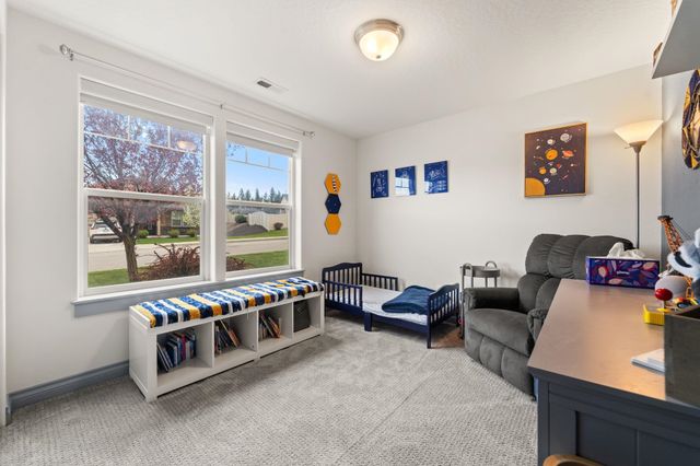 7028 S Woodhaven Dr, Spokane, WA 99224