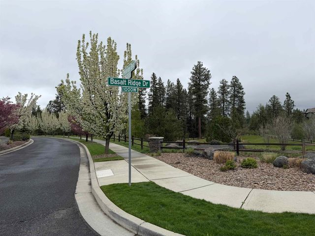 7028 S Woodhaven Dr, Spokane, WA 99224