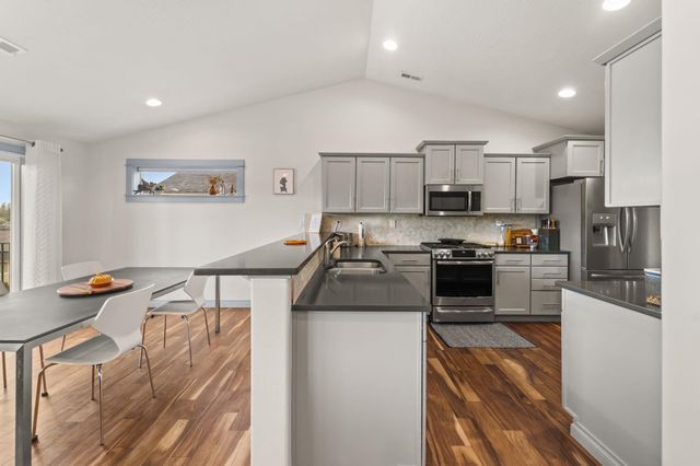 7028 S Woodhaven Dr, Spokane, WA 99224