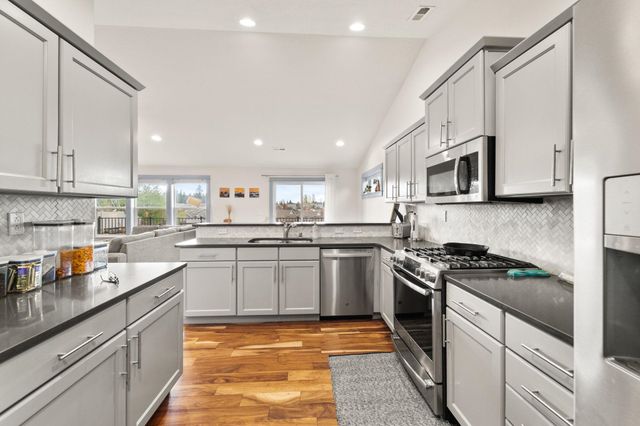 7028 S Woodhaven Dr, Spokane, WA 99224