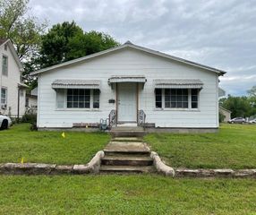 512 E 8th Street, Coffeyville, KS 67337