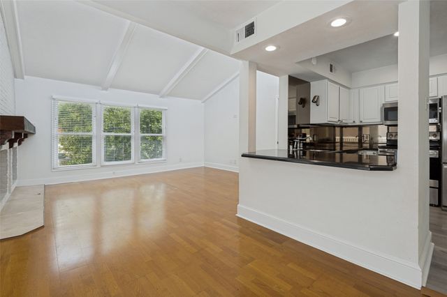 5932 Sandhurst Lane 216, Dallas, TX 75206
