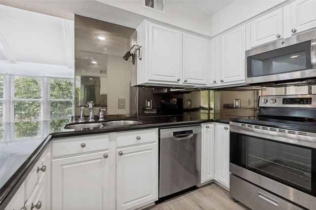 5932 Sandhurst Lane 216, Dallas, TX 75206