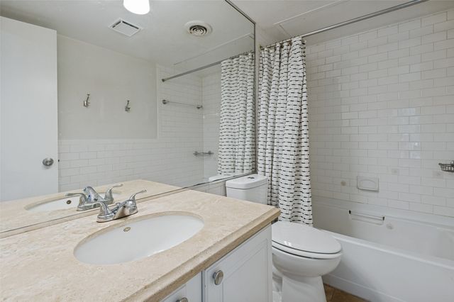 5932 Sandhurst Lane 216, Dallas, TX 75206