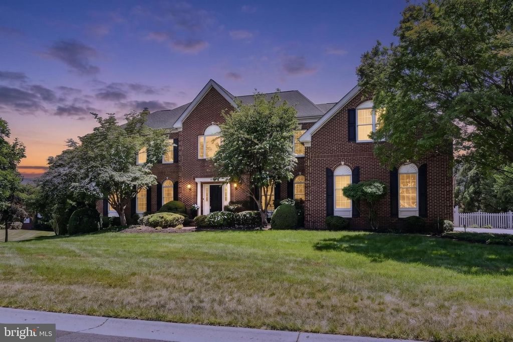 19854 ANNENBERG DR, Ashburn, VA 20147