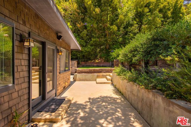 9648 Yoakum Drive, Beverly Hills, CA 90210