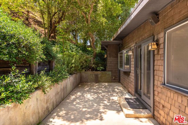 9648 Yoakum Drive, Beverly Hills, CA 90210