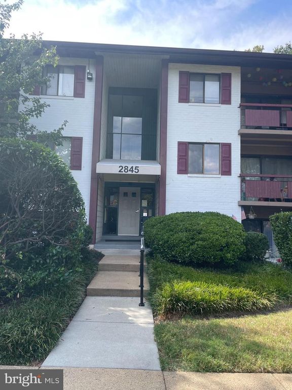 2845 WINDSOR DR #302, Falls Church, VA 22042