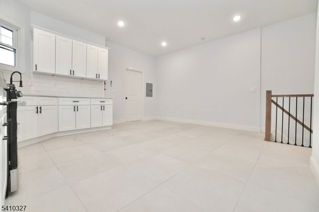 41 Arlington Ave, Jersey City, NJ 07305