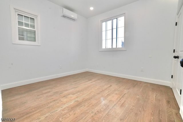 41 Arlington Ave, Jersey City, NJ 07305