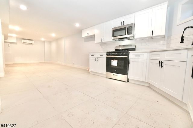 41 Arlington Ave, Jersey City, NJ 07305