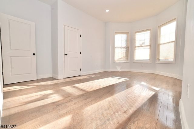 41 Arlington Ave, Jersey City, NJ 07305