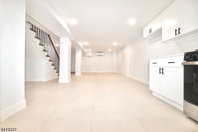 41 Arlington Ave, Jersey City, NJ 07305