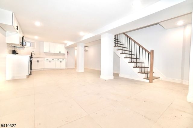 41 Arlington Ave, Jersey City, NJ 07305