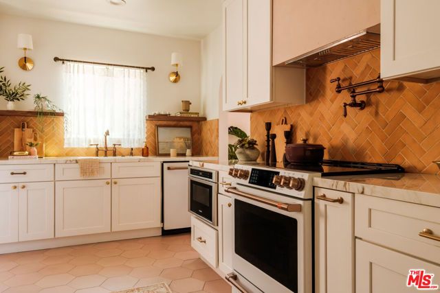 4260 S Norton Avenue, Los Angeles, CA 90008