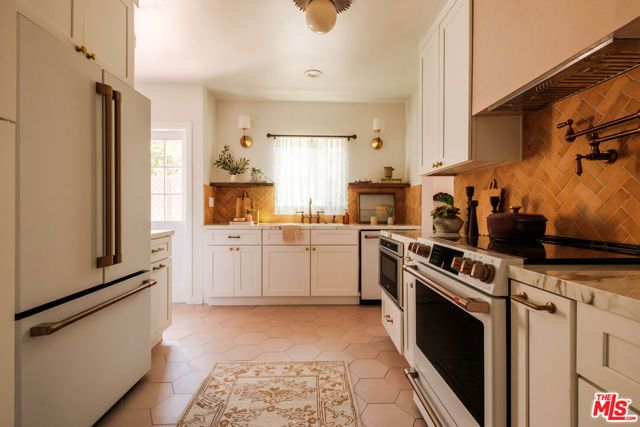 4260 S Norton Avenue, Los Angeles, CA 90008