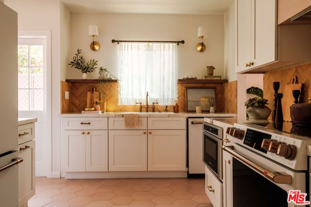 4260 S Norton Avenue, Los Angeles, CA 90008