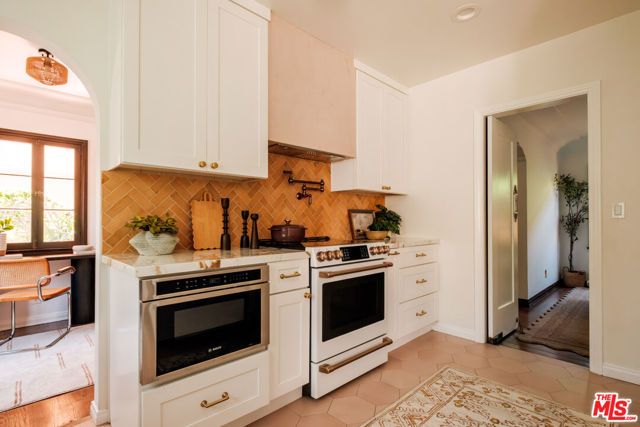 4260 S Norton Avenue, Los Angeles, CA 90008