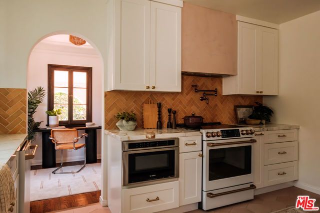 4260 S Norton Avenue, Los Angeles, CA 90008