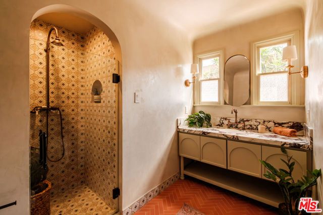 4260 S Norton Avenue, Los Angeles, CA 90008