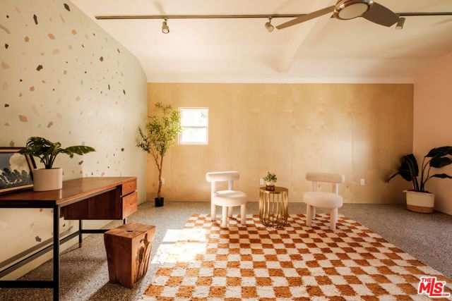4260 S Norton Avenue, Los Angeles, CA 90008