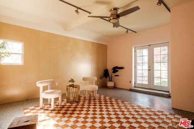 4260 S Norton Avenue, Los Angeles, CA 90008