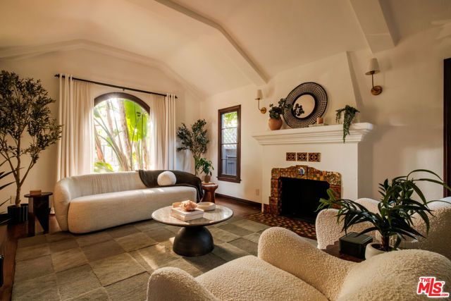 4260 S Norton Avenue, Los Angeles, CA 90008