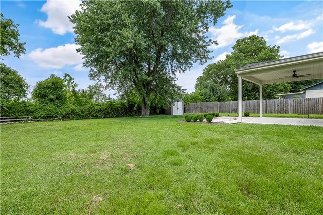 1702 SW D Street, Bentonville, AR 72712