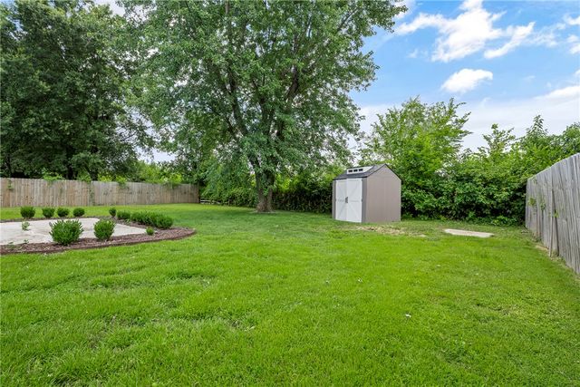 1702 SW D Street, Bentonville, AR 72712