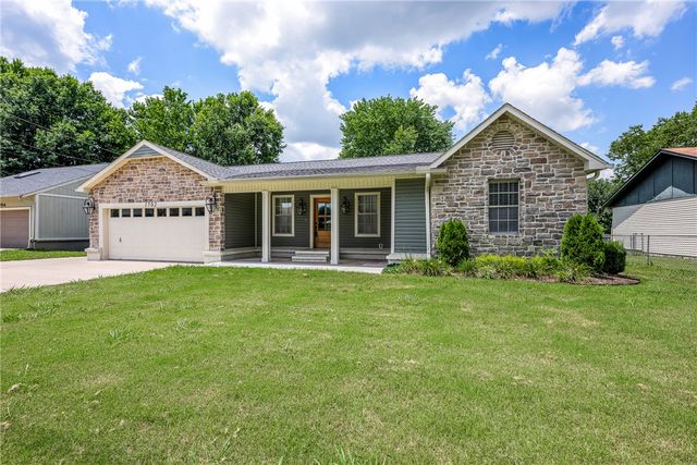 1702 SW D Street, Bentonville, AR 72712