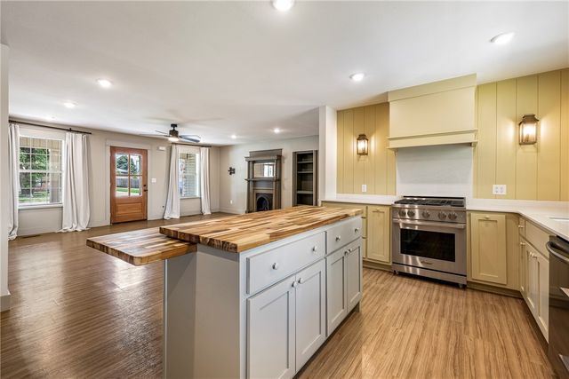 1702 SW D Street, Bentonville, AR 72712